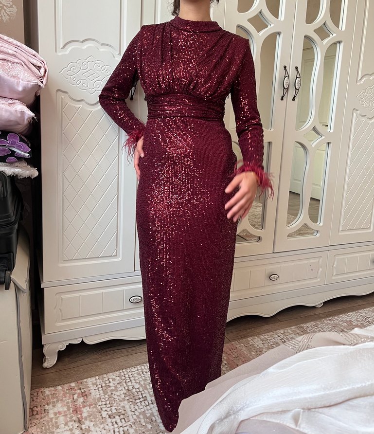 Uzun Kollu Bordo Parlak Drapeli Abiye Elbise - Görsel 2