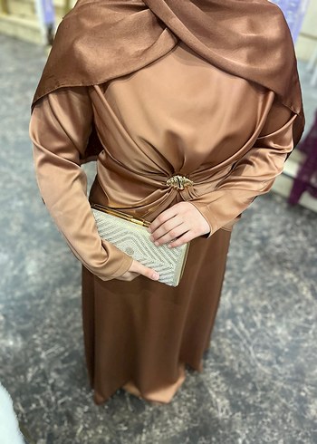 Kahverengi Saten Kadın Abiye - Görsel 2