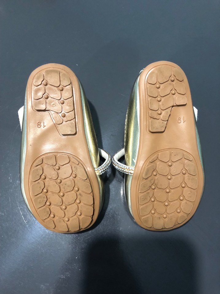 Kız Çocuk Altın Rengi Tokalı Babet - Görsel 3