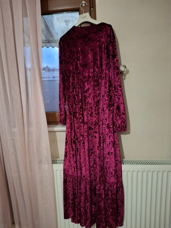 Bordo Kadife Uzun V Yaka Elbise - Görsel 3