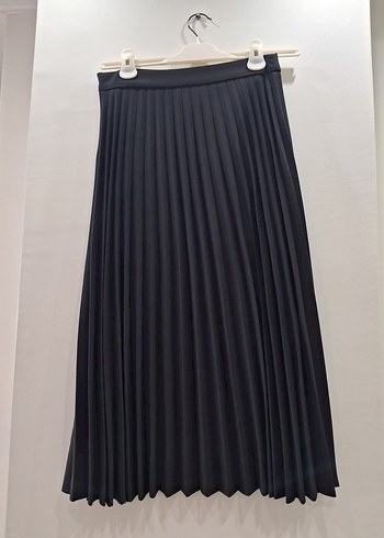 m Beden siyah Renk Stradivarius Marka piliseli etek
