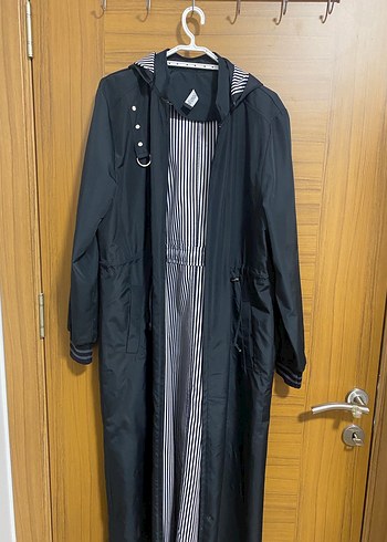 Kadın Siyah Uzun Belden Kemerli Yağmurluk - Görsel 2
