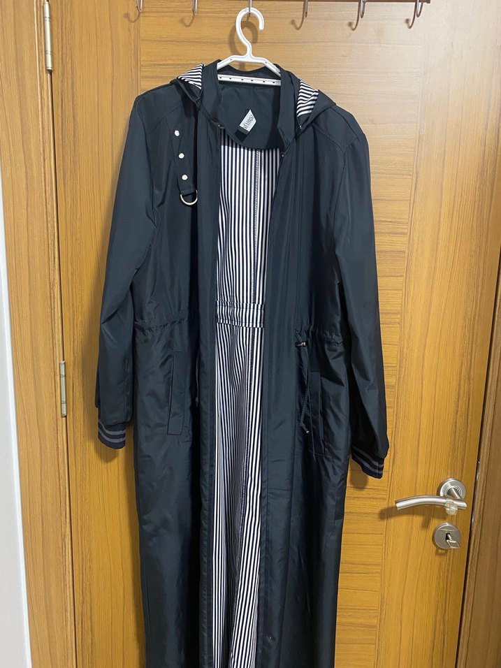 Kadın Siyah Uzun Belden Kemerli Yağmurluk - Görsel 2