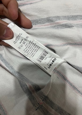 Çok renkli beyaz lacivert ve kırmızı ile ortaya çıkan polo yaka - Görsel 6