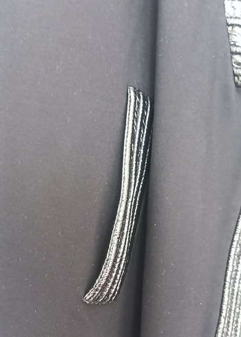 Uzun Siyah Deri Kemerli Kadın Kaban - Görsel 5