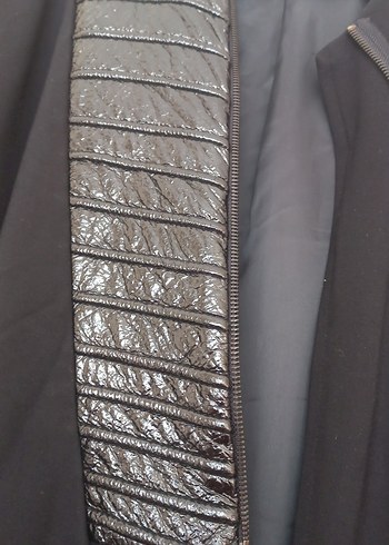 Uzun Siyah Deri Kemerli Kadın Kaban - Görsel 3