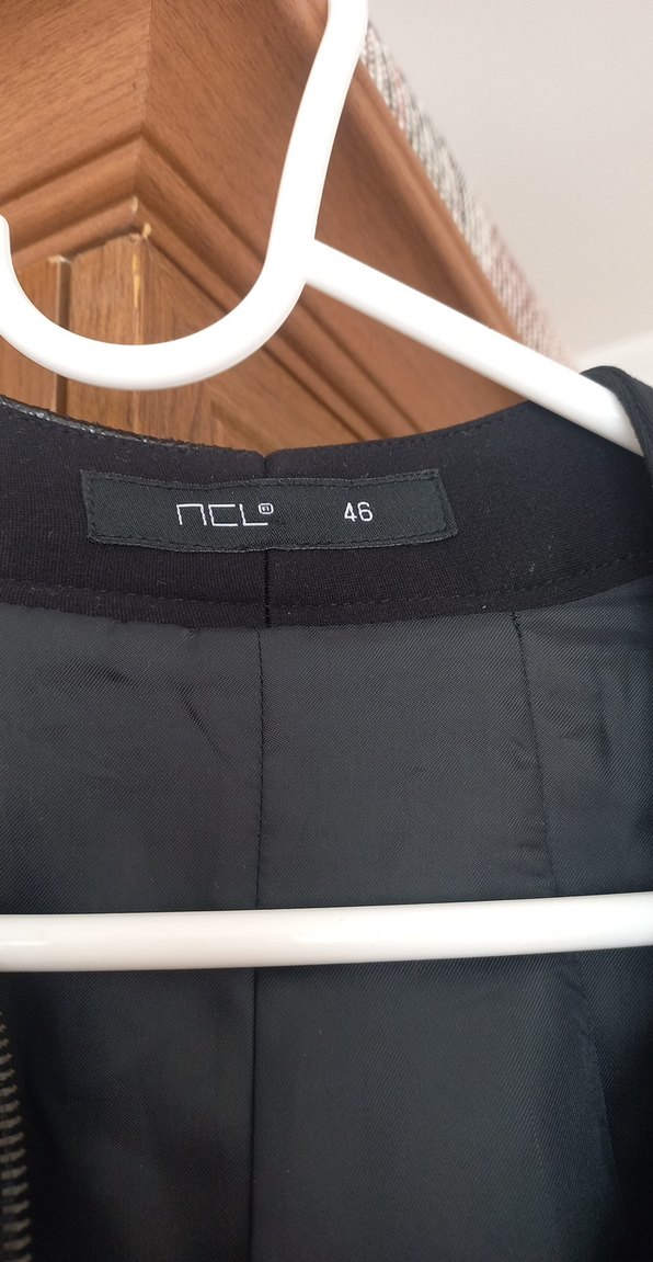 Uzun Siyah Deri Kemerli Kadın Kaban - Görsel 4