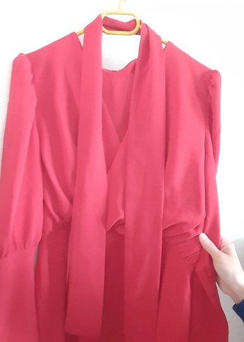 Uzun Kırmızı Drapeli Kadın Elbise - Görsel 2