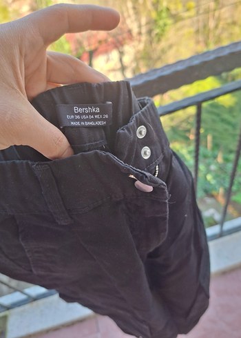Bershka 36