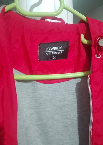 kırmızı yağmurluk ceket - Görsel 6