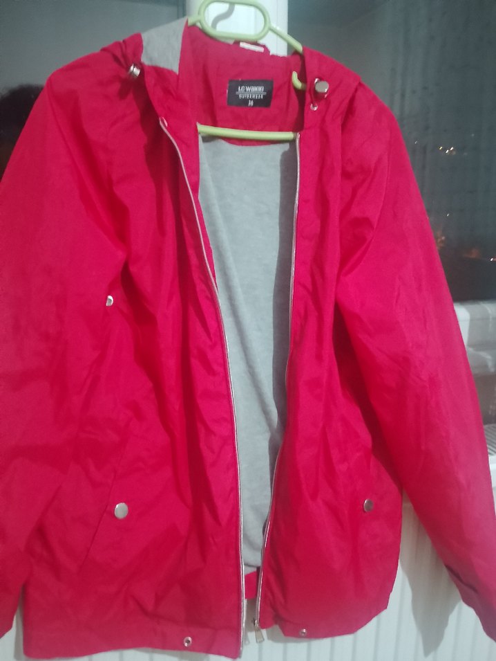 kırmızı yağmurluk ceket - Görsel 5