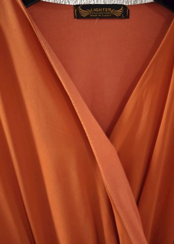 Tarçın rengi V Yakalı Uzun Saten Elbise - Görsel 2