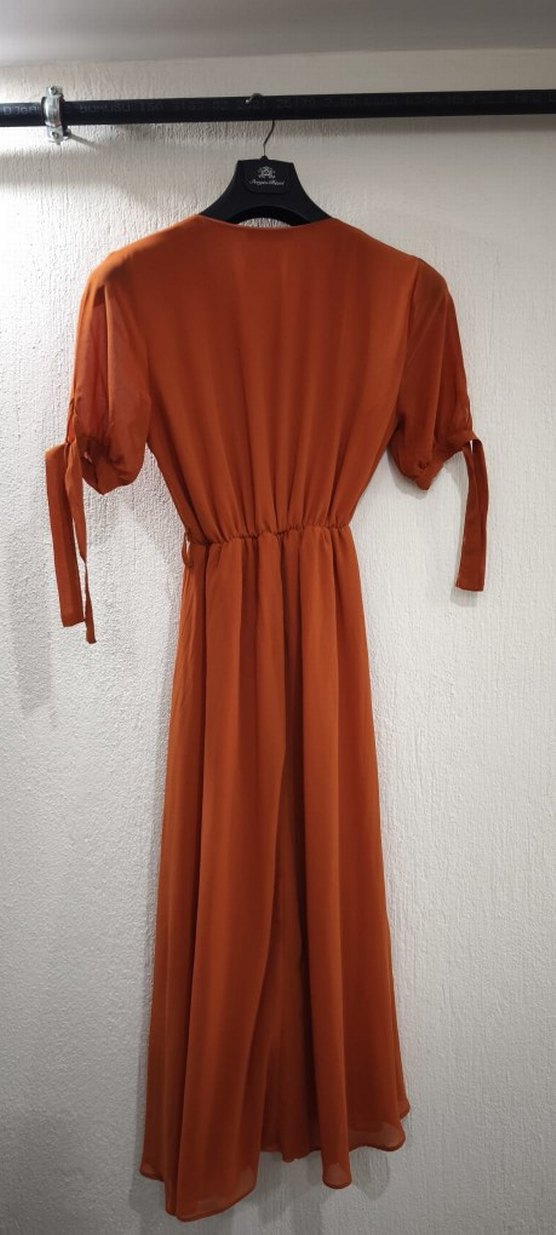 Tarçın rengi V Yakalı Uzun Saten Elbise - Görsel 3