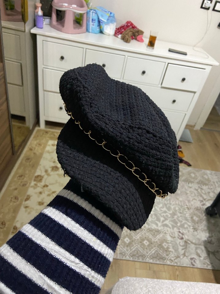 Zincir Detaylı Siyah Kadın Örgü Şapka - Görsel 3
