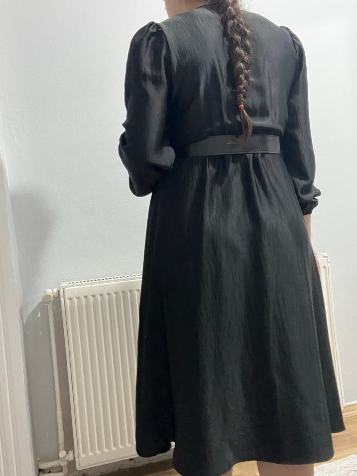 Siyah v yaka kemerli - Görsel 3