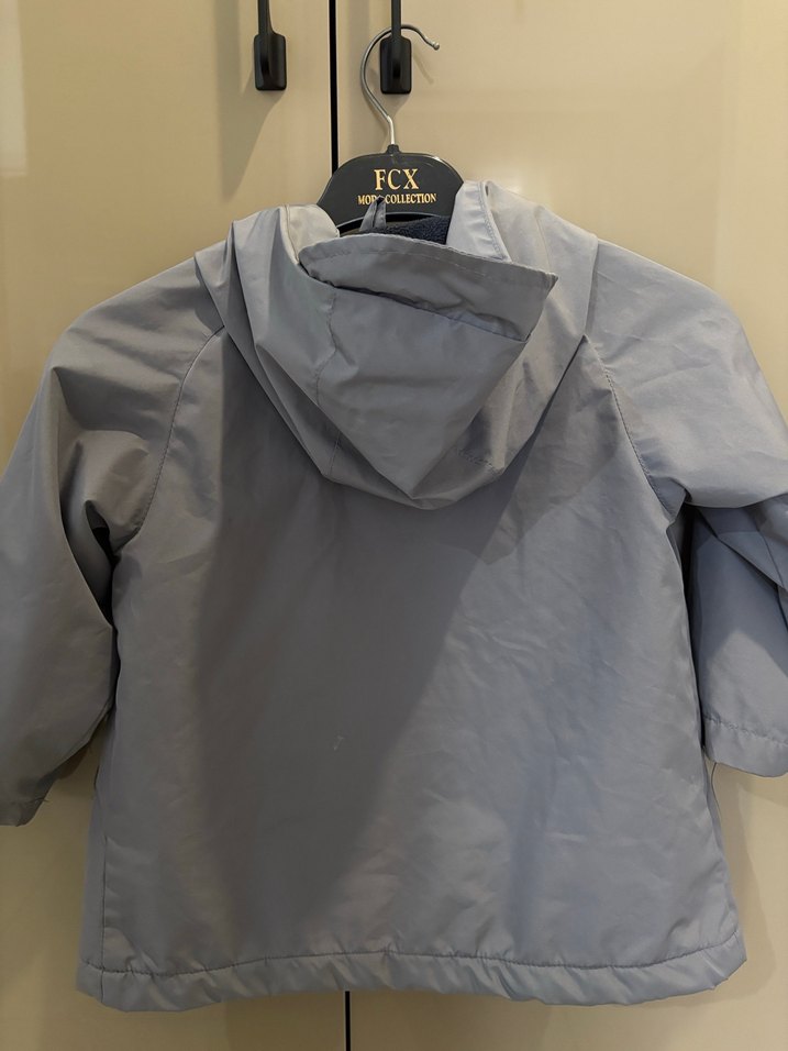 Gri Erkek Çocuk Düğmeli Yağmurluk - Görsel 4