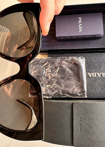 Prada Güneş Gözlüğü - Görsel 4