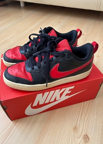 37,5 Beden Nike Kırmızı Siyah Kadın Sneakers