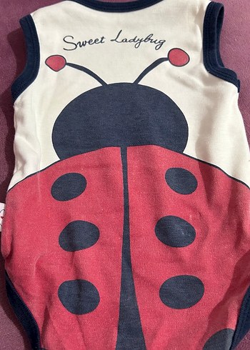 Kırmızı Baskılı Kolsuz Bebek Body - Görsel 2