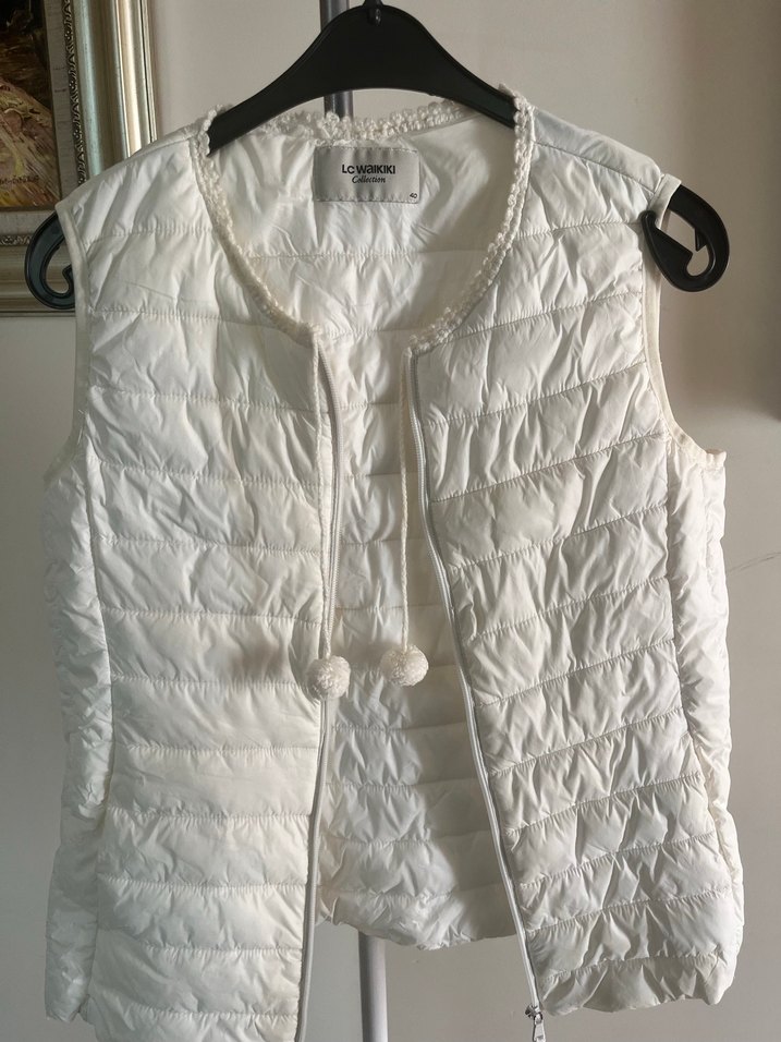 Beyaz Düğmeli Kolsuz Midi Yelek - Görsel 3