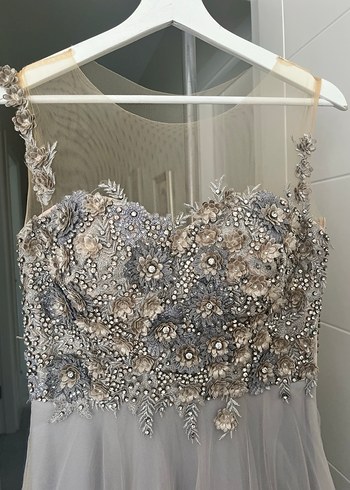 Boncuk İşlemeli Uzun Gri Straplez Abiye - Görsel 4