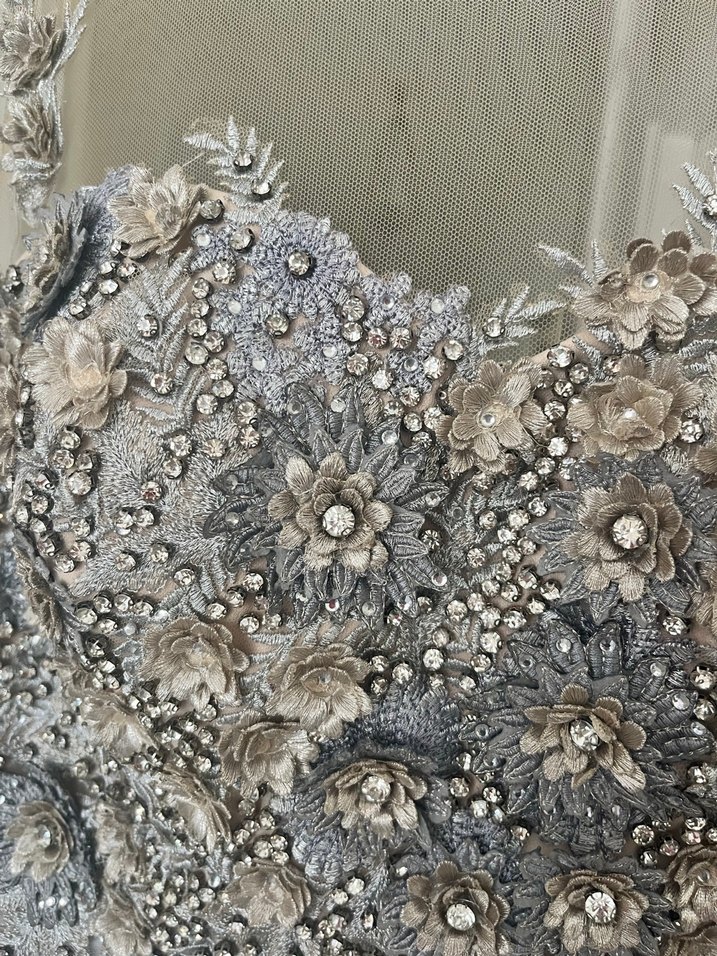 Boncuk İşlemeli Uzun Gri Straplez Abiye - Görsel 2