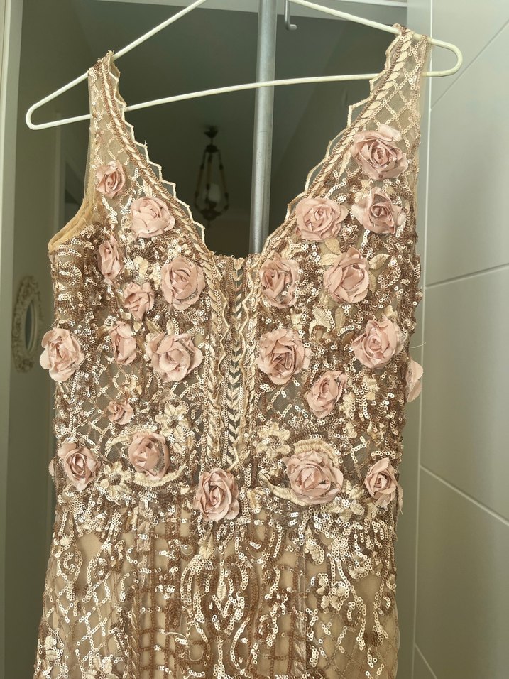 İnce Askılı, V Yakalı İşlemeli Uzun Bej Abiye - Görsel 2