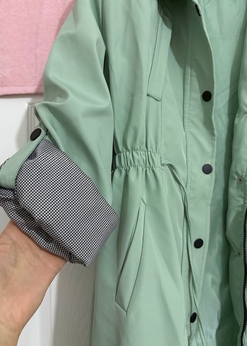 Düğmeli Uzun Yeşil Kadın Yağmurluk - Görsel 2
