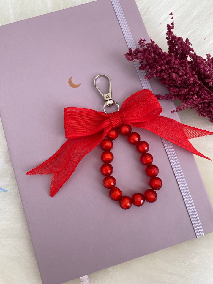 Kırmızı Boncuklu Fiyonk Detaylı Anahtarlık charm - Görsel 2