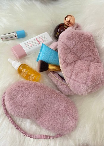 Pembe Tüylü Bohem makyaj çantası ve göz bandı - Görsel 4