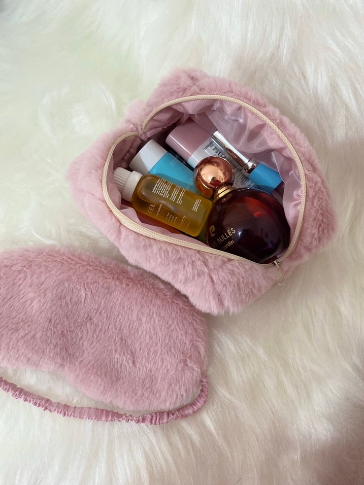 Pembe Tüylü Bohem makyaj çantası ve göz bandı - Görsel 3