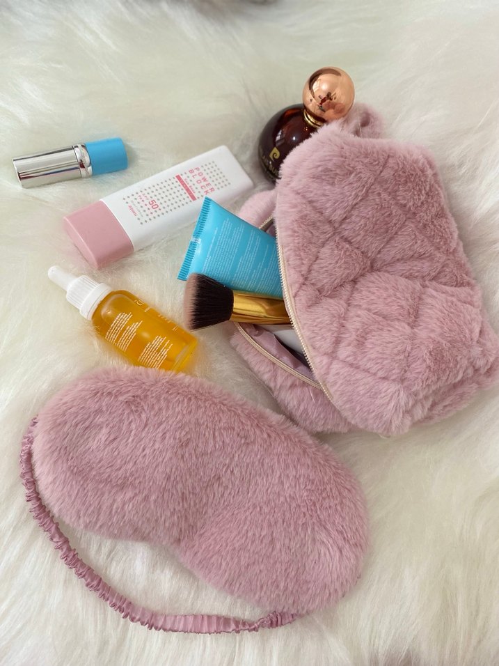 Pembe Tüylü Bohem makyaj çantası ve göz bandı - Görsel 4