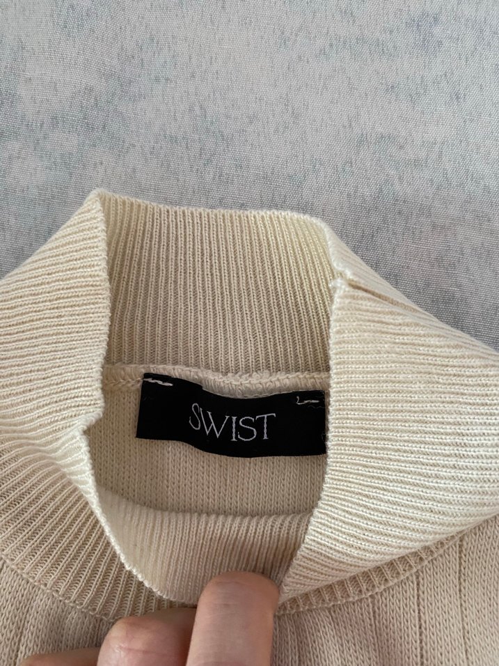 Bej Yüksek Yakalı Örgü Kadın Kazak - Görsel 2