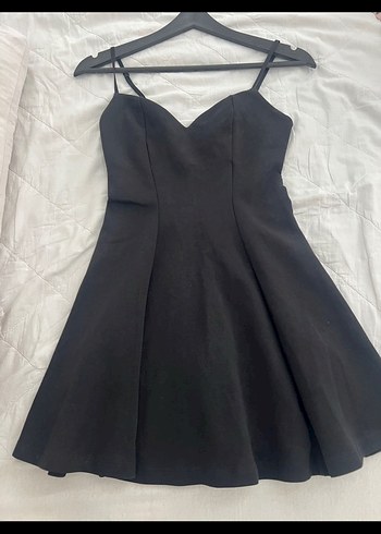 Zara Siyah Mini V Yaka İnce Askılı Elbise