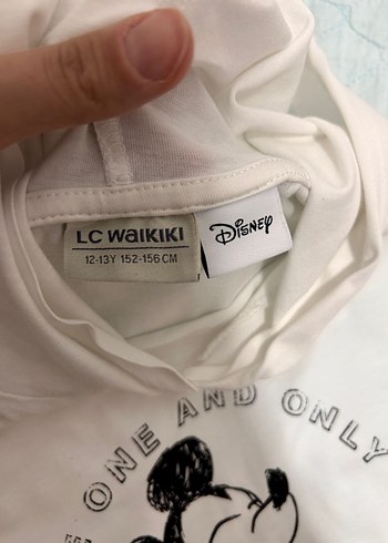 LCW Kız Çocuk Mickey Mouse Baskılı Kapüşonlu Beyaz Tişört - Görsel 3