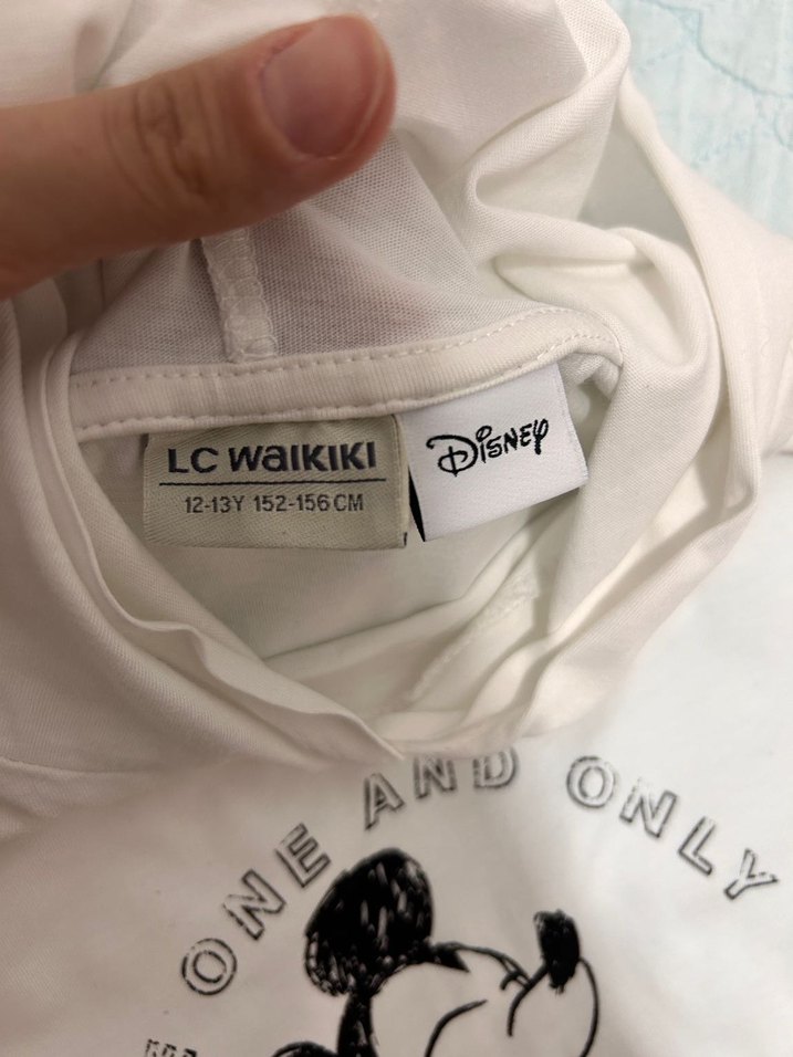 LCW Kız Çocuk Mickey Mouse Baskılı Kapüşonlu Beyaz Tişört - Görsel 3