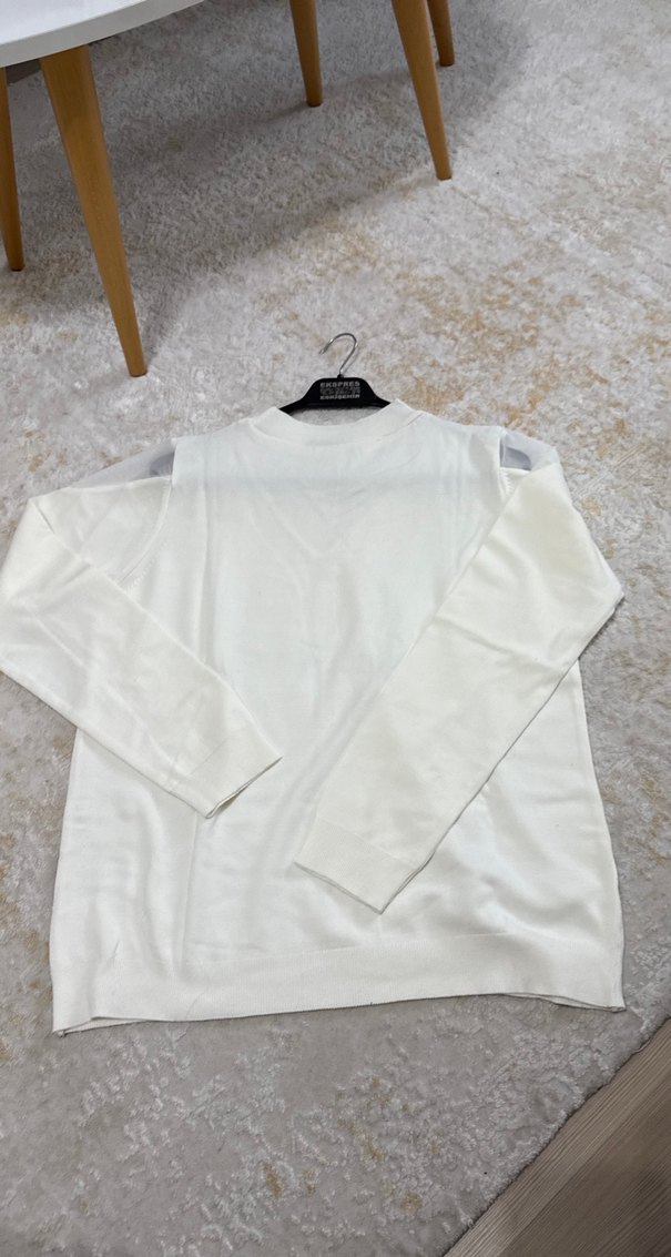 Kadın Beyaz V Yaka Pamuklu Uzun Kollu Kazak - Görsel 3