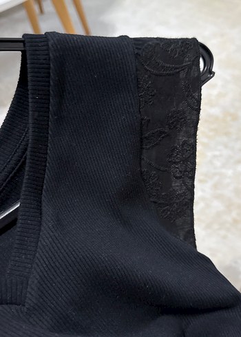 Siyah Kadın Kolsuz V Yaka bluz - Görsel 4