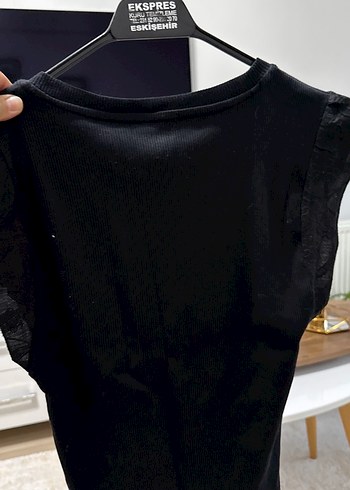 Siyah Kadın Kolsuz V Yaka bluz - Görsel 3