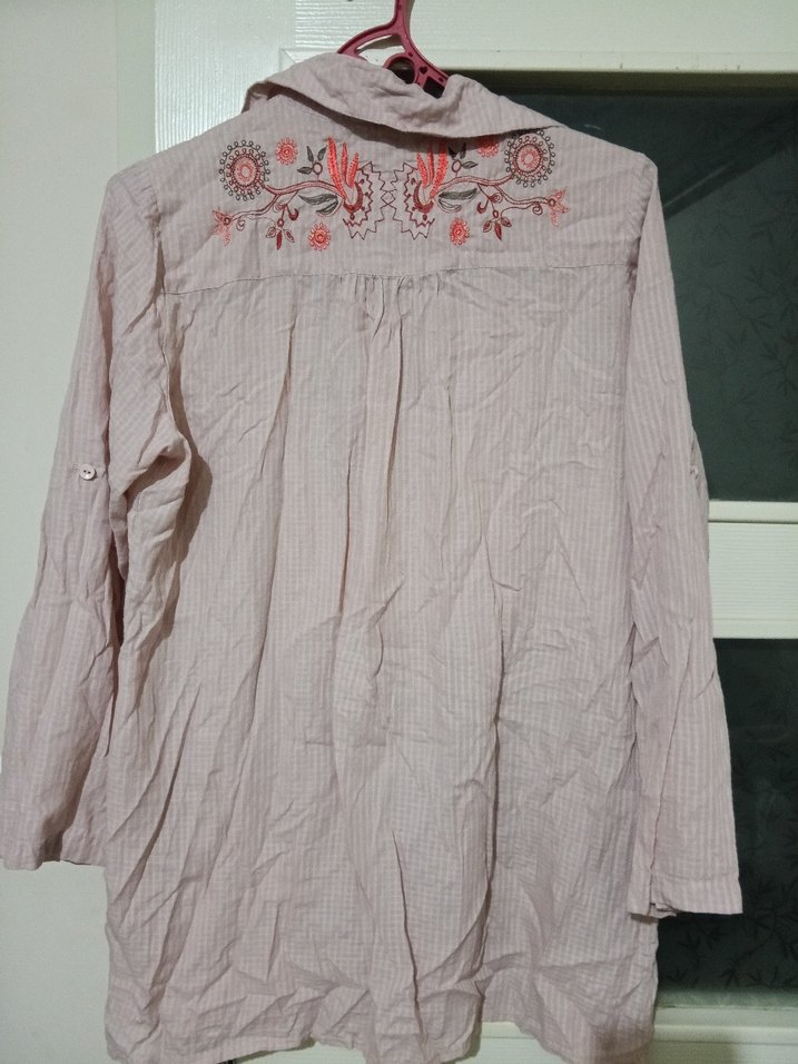 Pembe Nakışlı Pamuklu Uzun Kollu Kadın Gömlek - Görsel 3