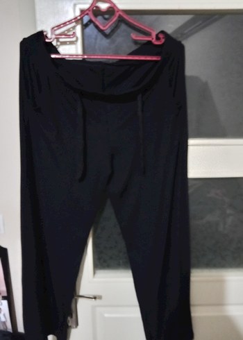 Siyah Yırtmaçlı Kadın Kumaş Pantolon - Görsel 2