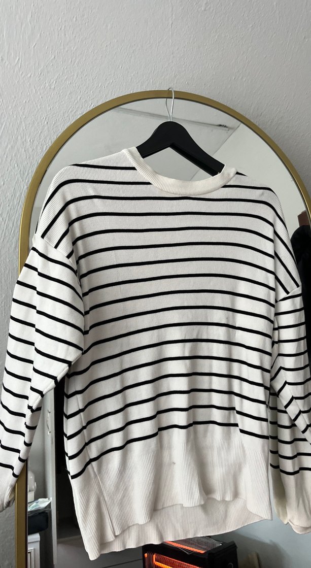 Uzun Kollu Beyaz Çizgili Kadın Kazak - Görsel 3