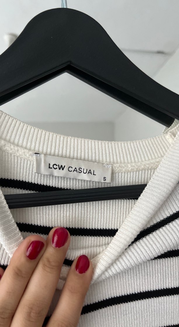 Uzun Kollu Beyaz Çizgili Kadın Kazak - Görsel 2