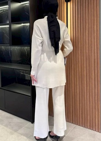 Kadın Beyaz Nakışlı Kemerli Uzun Takım - Görsel 3