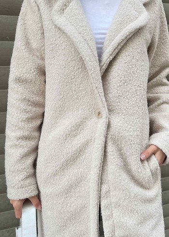 Uzun Beyaz Kürklü Kadın Kaban - Görsel 2