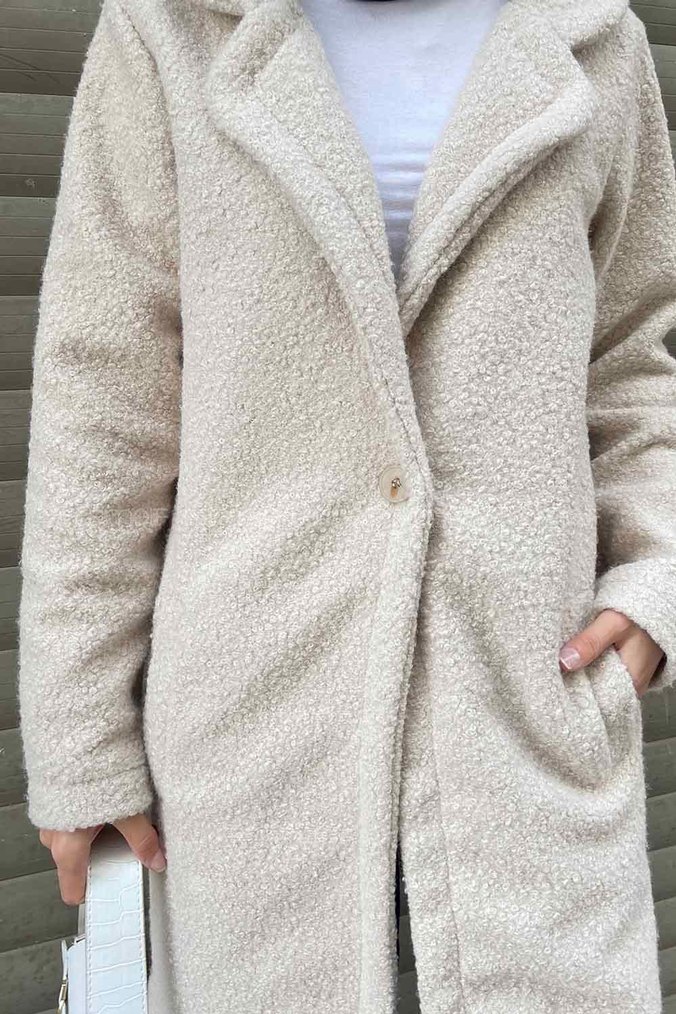 Uzun Beyaz Kürklü Kadın Kaban - Görsel 2