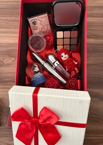 Kırmızı Makyaj Seti ve Aksesuarlar - Görsel 4