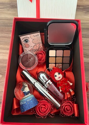 Kırmızı Makyaj Seti ve Aksesuarlar - Görsel 4