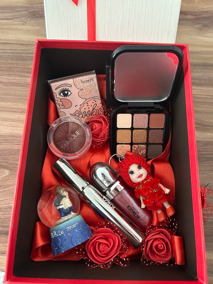 Kırmızı Makyaj Seti ve Aksesuarlar - Görsel 4