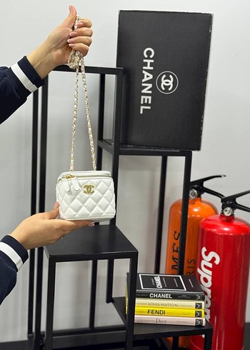 Altın Renk Zincir Detaylı Deri Çanta - Görsel 6